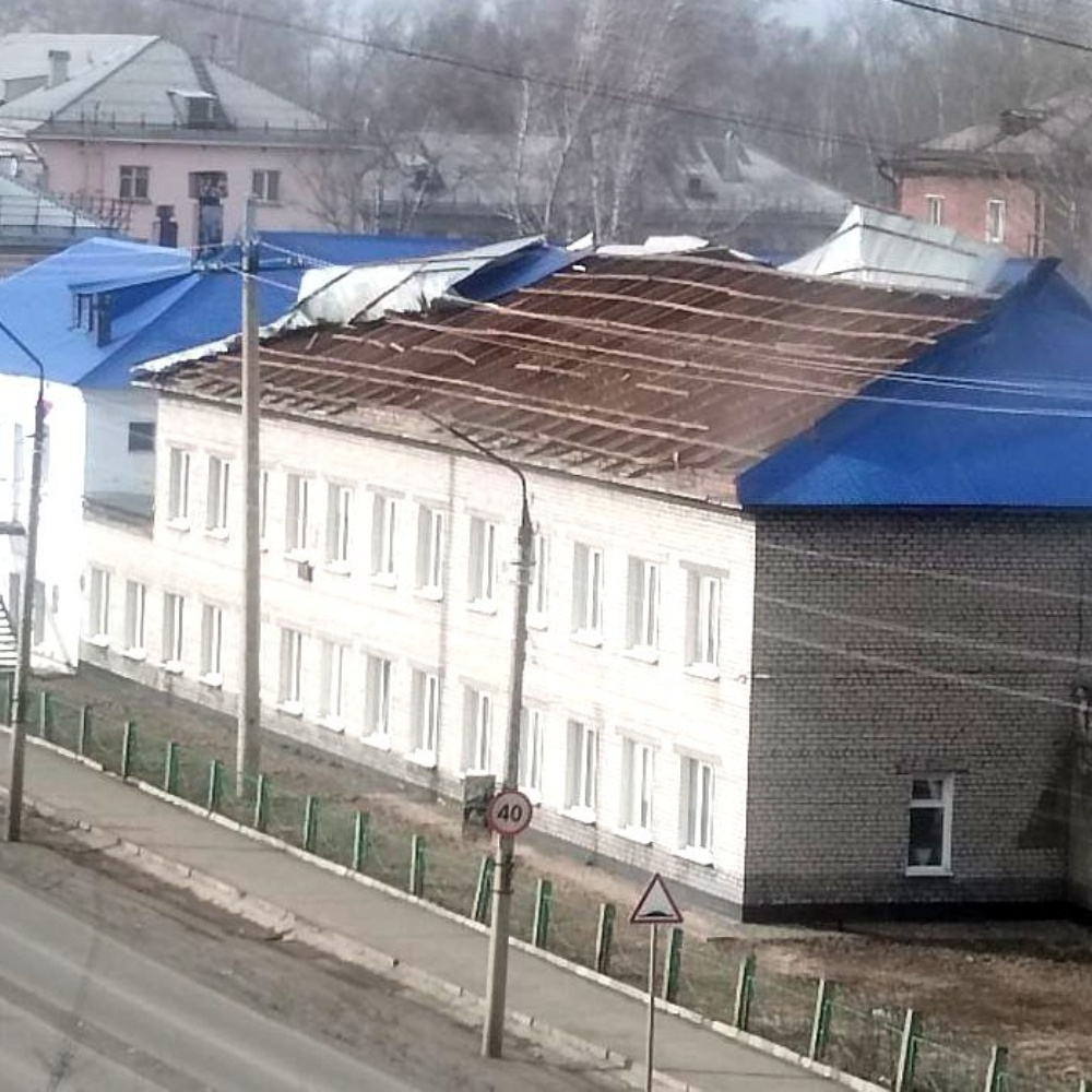 В минувшую субботу Иркутскую область охватил ураган. Скорость ветра достигала 34 метров в секунду, под удар попали несколько районов области. В ГУ МЧС России по региону сообщили, что без света остались более ста тысяч домов, а пожары вспыхнули в Тулуне, в Нижнеудинском, Тайшетском и Братском районах.