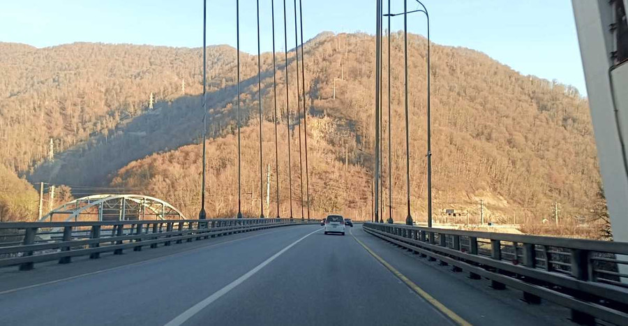 Дорога из аэропорта Сочи в Красную Поляну