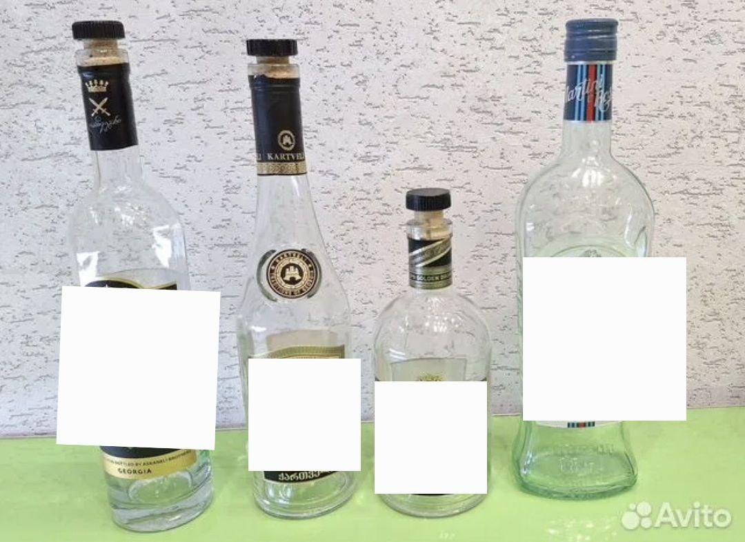 Пустые бутылки из-под алкоголя (названия закрыла, так как боюсь, что заблокируют)