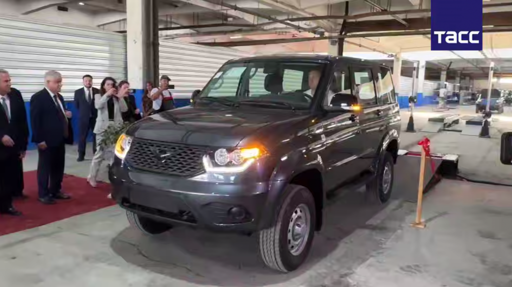 Сборочной линии на Кубе дал старт Дмитрий Чернышенко.