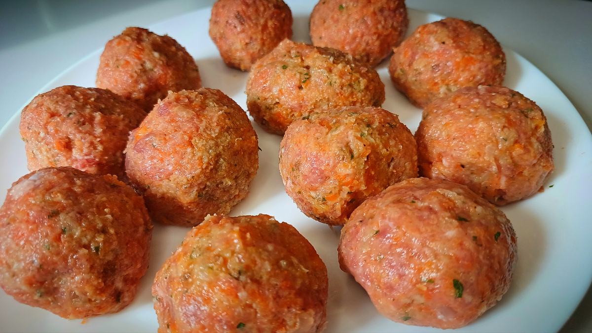 Все материалы в статье созданы автором канала. 