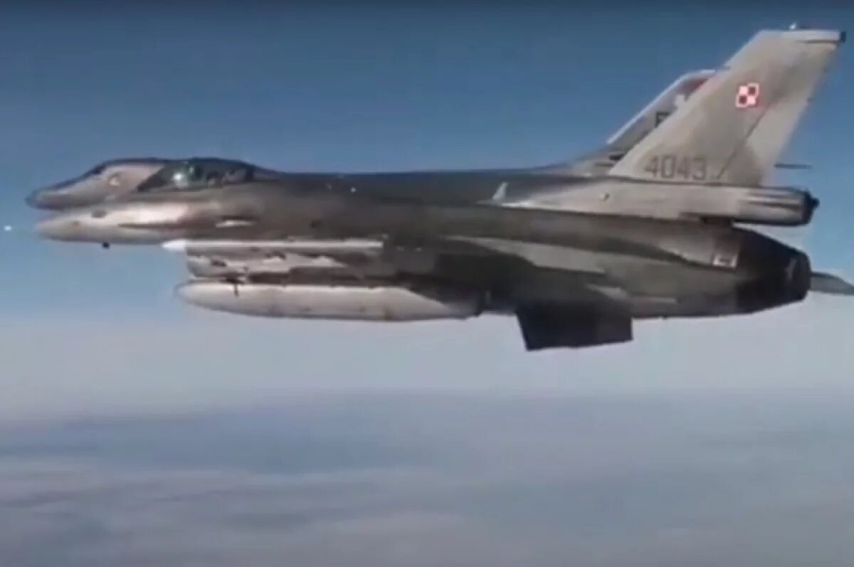    Польша подняла боевую авиацию в воздух якобы из-за активности РФ на Украине