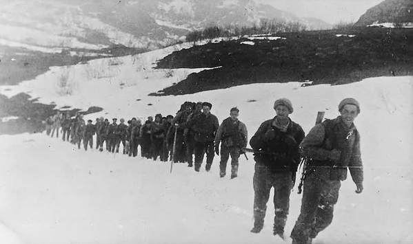Отряд на переходе, 1943 год. Ващенко – Дороган – Колосов