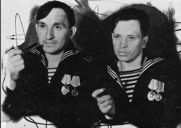 Михаил Кологанский и Павел Колосов 1944г.