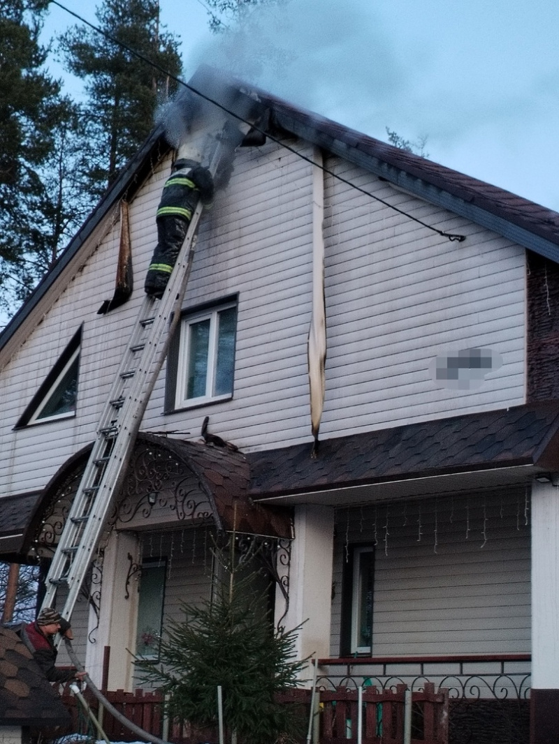    Красивый коттедж загорелся на СямозереГКУ РК "ОПС по Пряжинскому району"