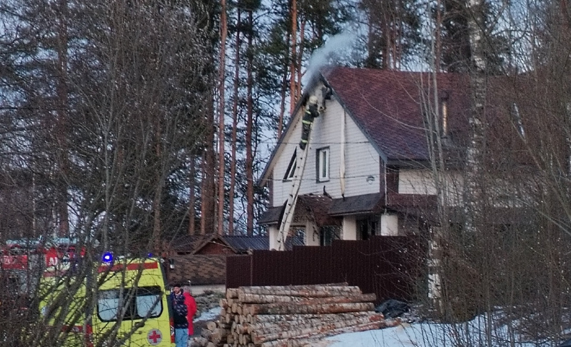    Красивый коттедж загорелся на СямозереГКУ РК "ОПС по Пряжинскому району"