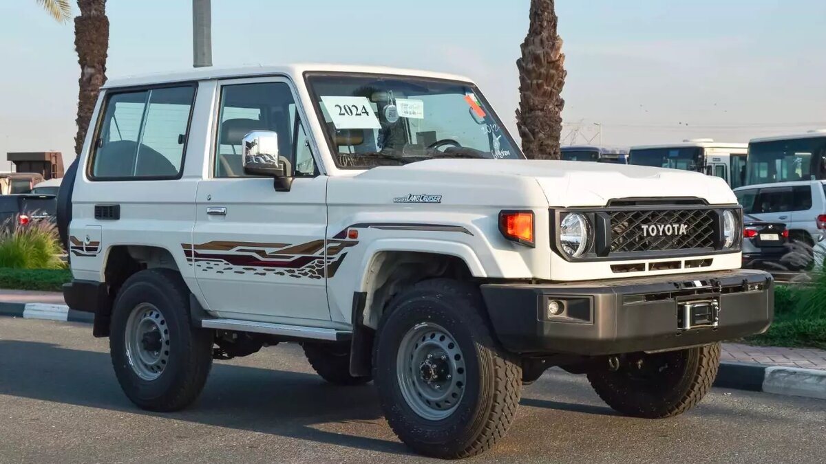Toyota Land Cruiser 70 на семь лет младше советской «Нивы"и тоже не уходит с конвейера. Фото: Авто.ру