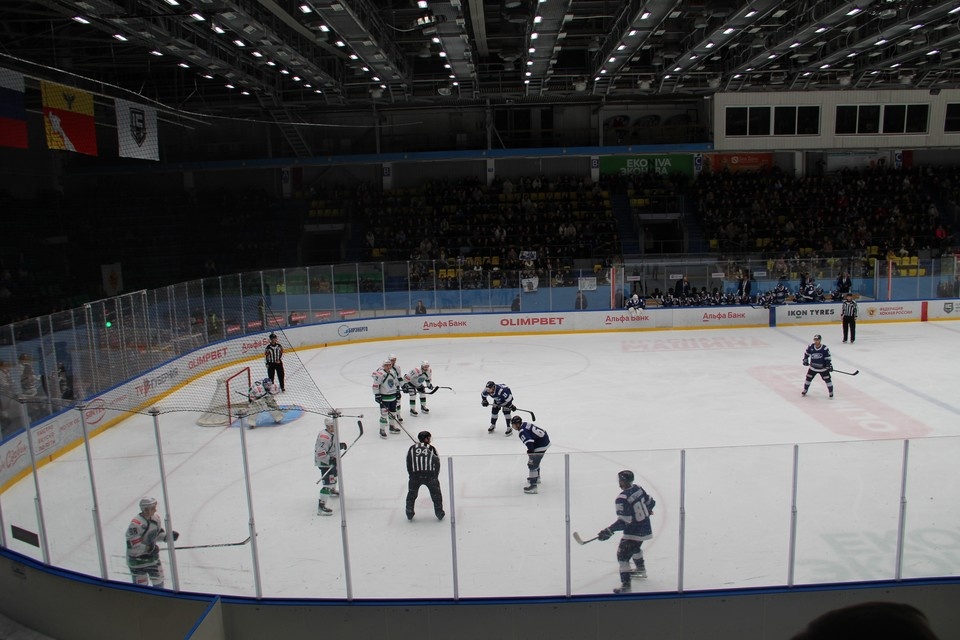    «Ураганные» находятся в шаге от выхода во второй раунд плей-офф. Алексей СЕРГУНИН