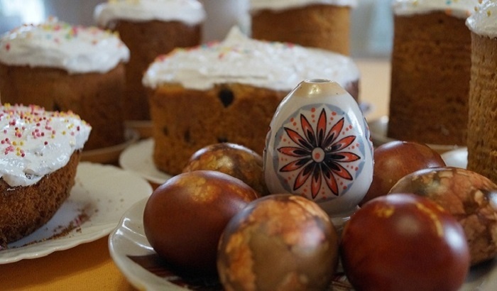    В США к Пасхе начали красить картошку и лук из-за дорогих яиц