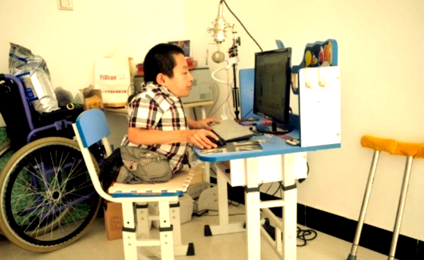 Ван за своим рабочим местом — компьютером