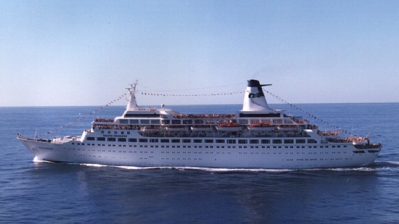 Pacific Princess.   Лайнер из сериала. Из Википедии.