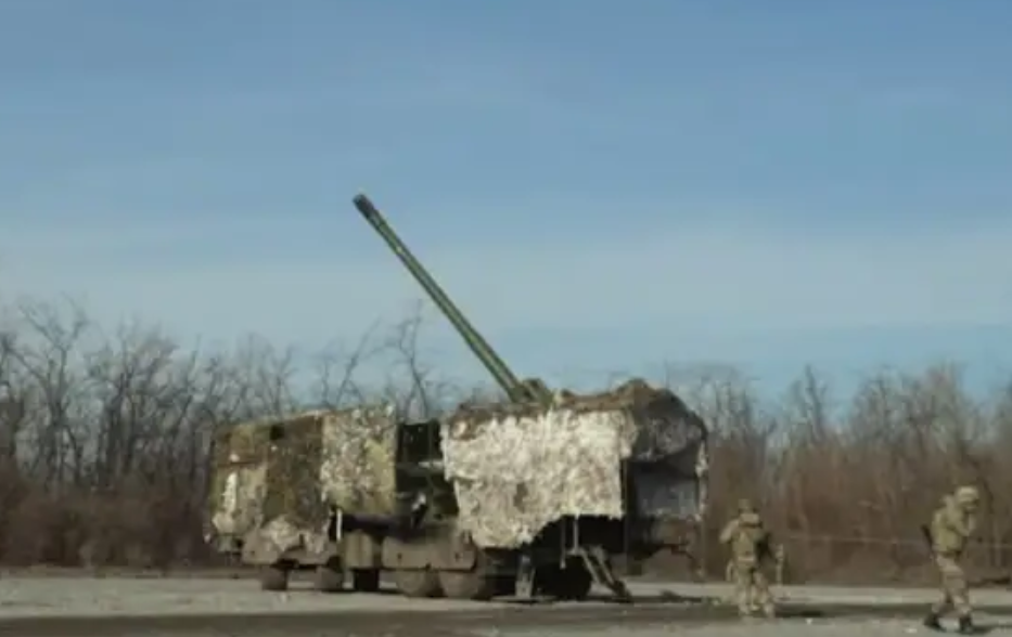 Новый "Гиацинт-К" на позициях. За убойность и мощь бойцы в шутку называют его "Геноцидом". Кадры Ростех