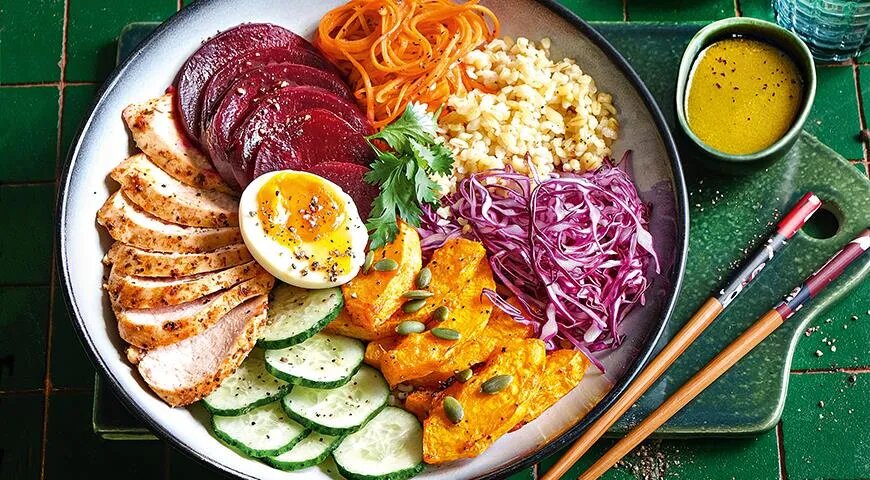   Боул с курицей и булгуром, фото готового блюда (Мой Магнит)