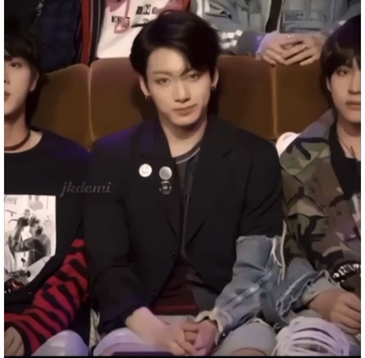 Спасибо, Чон Чонгук, за наглядную демонстрацию! И не переживай, ты и с половиной рукава - красавчик!