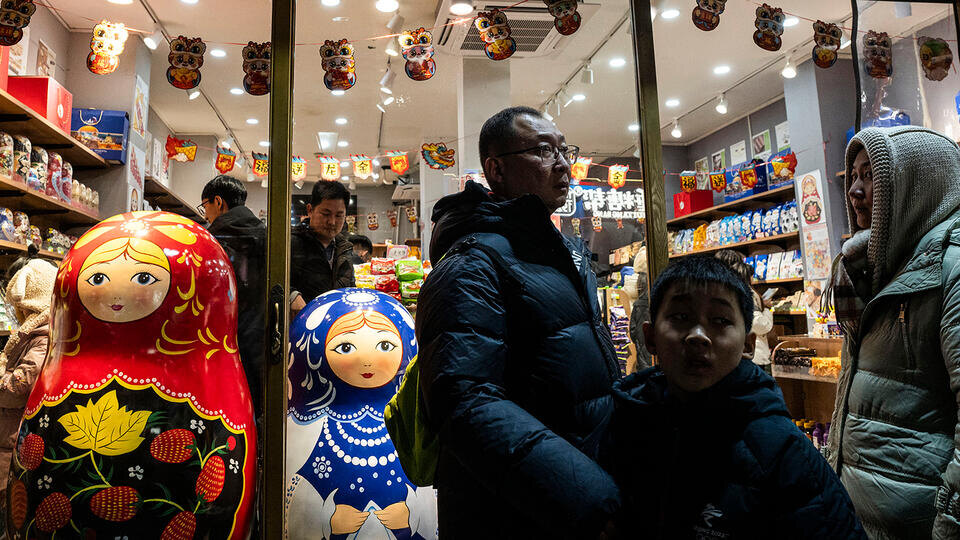     В особом почете: российские сладости стали хитом продаж в Китае Ng Han Guan/AP/TASS