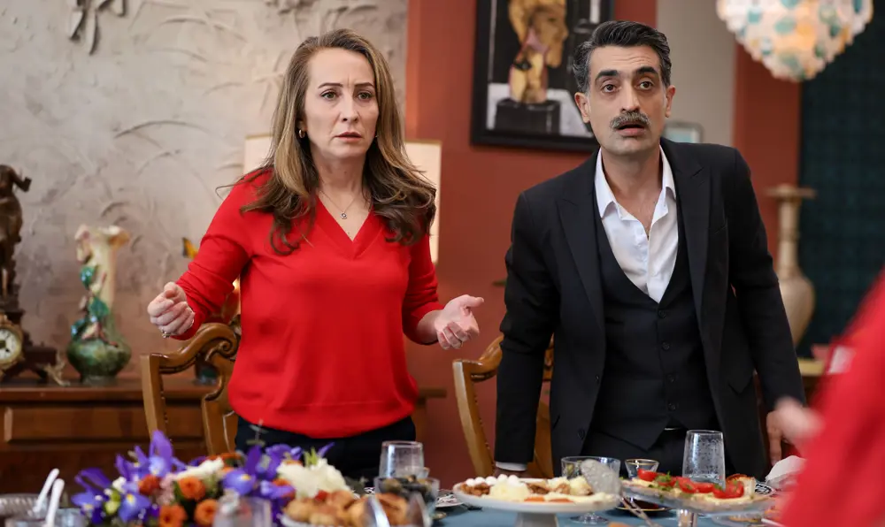 Эсме и Кызым. Кадр из новой 101 серии сериала Зимородок