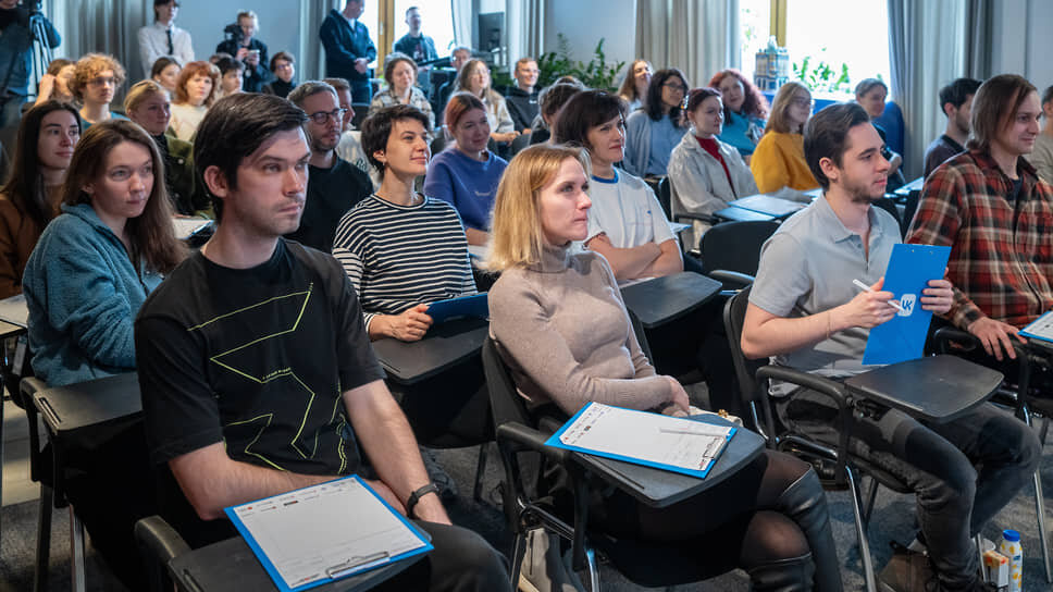Участники Тотального диктанта на площадке в Доме Зингера..📷Фото: Алексей Смагин / Коммерсантъ