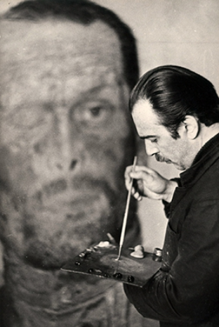 Гелий  Коржев  за работой. Фото с сайта фонда Гелия Коржева https://korzhev.com/fond/missiya/