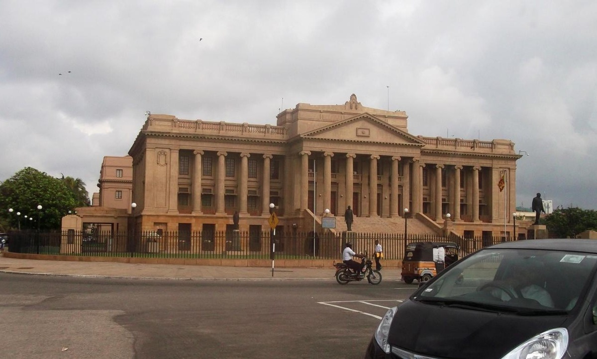 Национальный музей в Коломбо, а по ощущениям - в Лондоне.