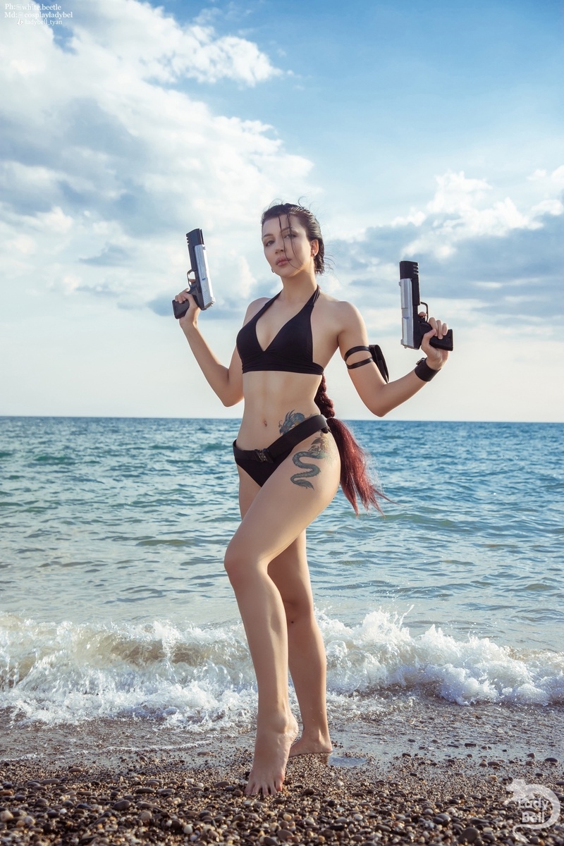 Ladybell в образе Лары Крофт