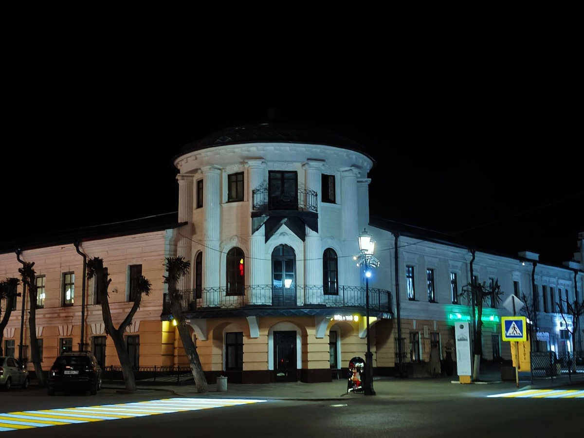 г. Касимов. ул Советская. бывший дом купца Салазкина. Постройка  начало XIX века.