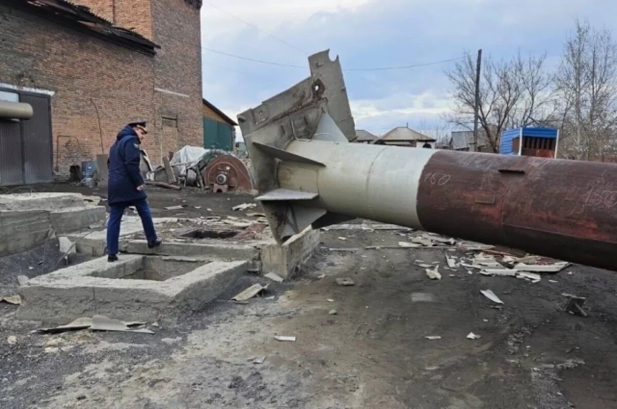    Ураганный ветер снес трубу котельной в Ермаковском.