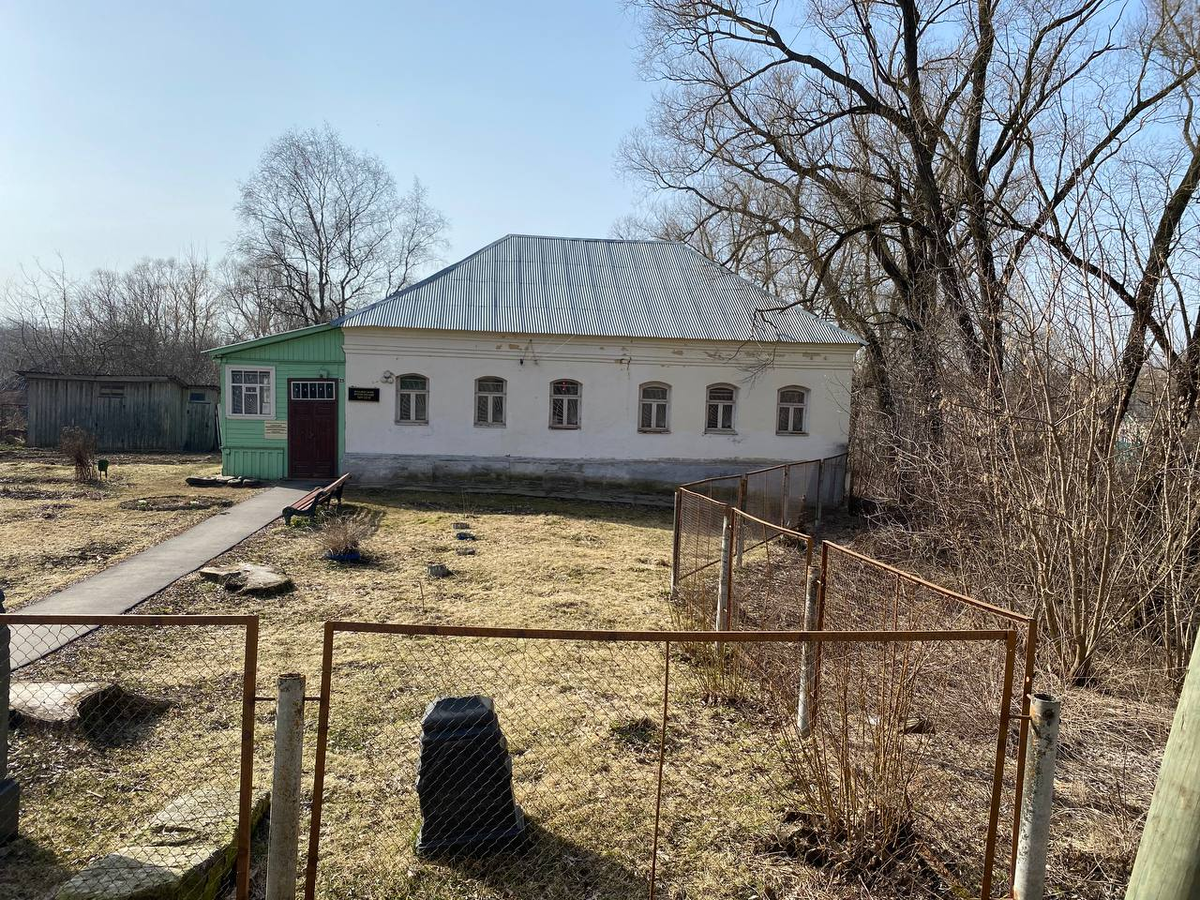 Ильинский краеведческий музей. Необычное оформление территории кстати. 