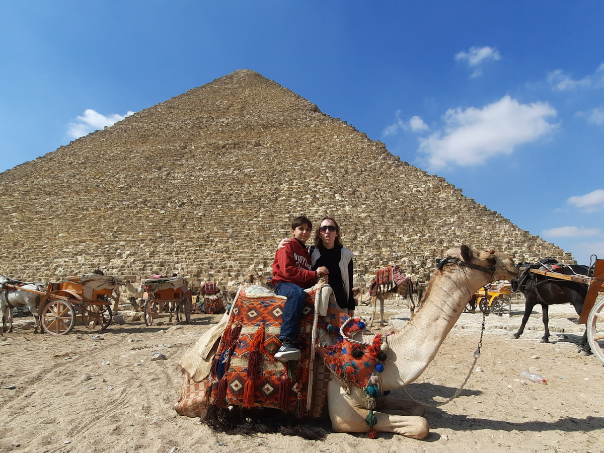 Автор канала в Египте на пирамидах