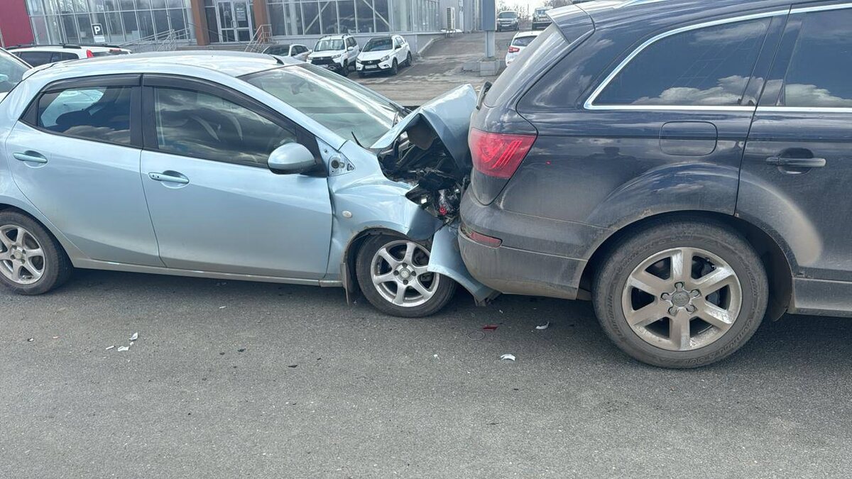    Догнали друг друга. В Оренбурге на Нежинском шоссе в аварию попали сразу пять машин Андрей Севостьянов