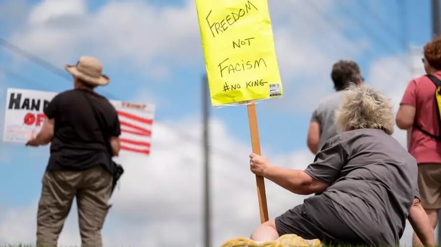 Против политики Трампа выступают даже республиканцы. Источник: Yahoo news