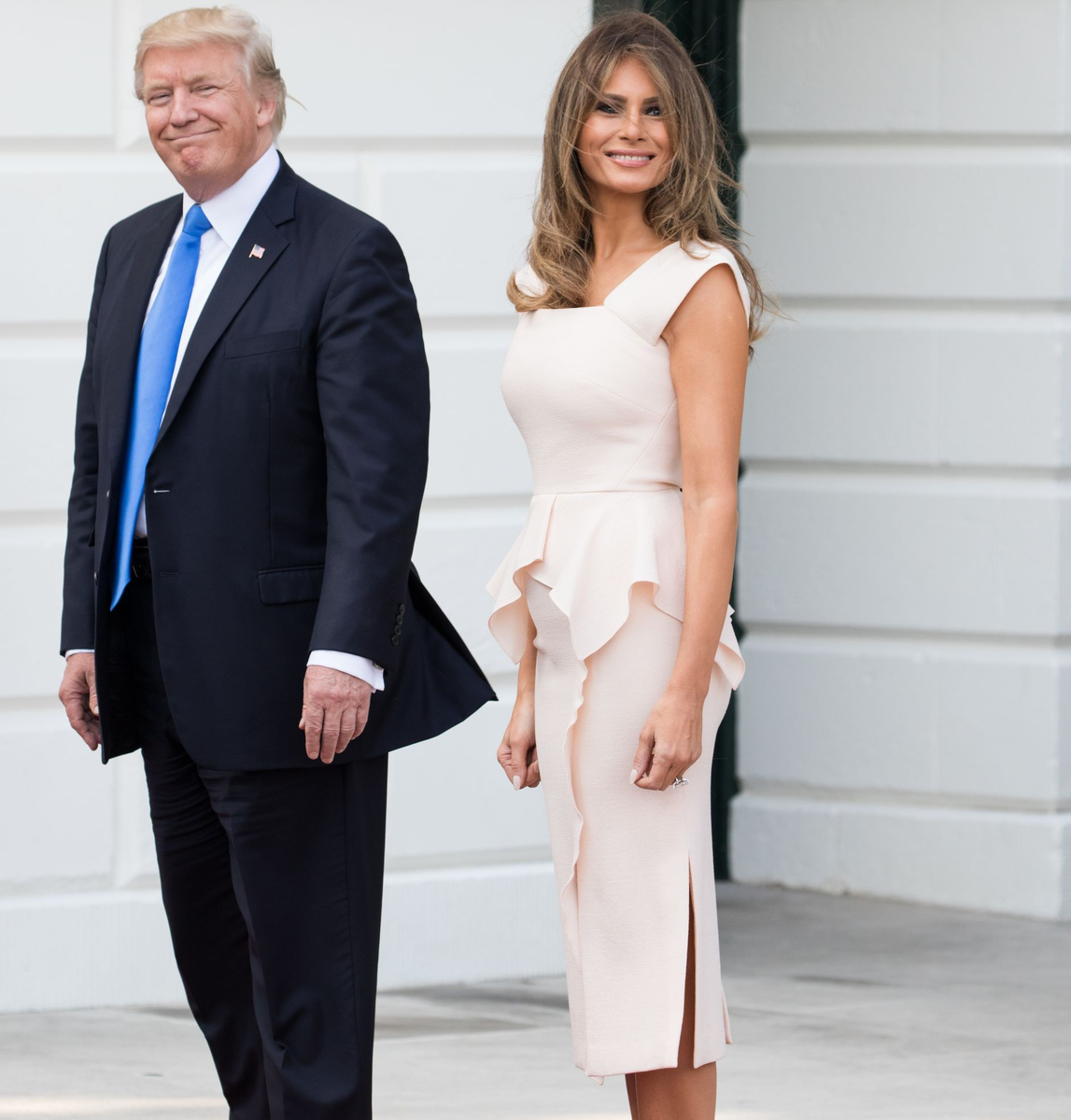 Довольный Д.Трамп с женой.