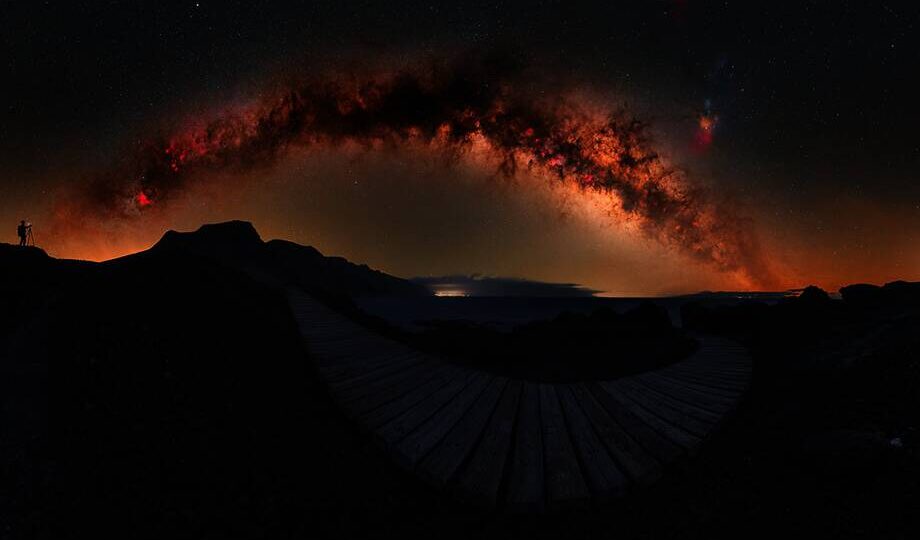 Итальянец отправляется в далекие от цивилизации места, чтобы запечатлеть красоту неба