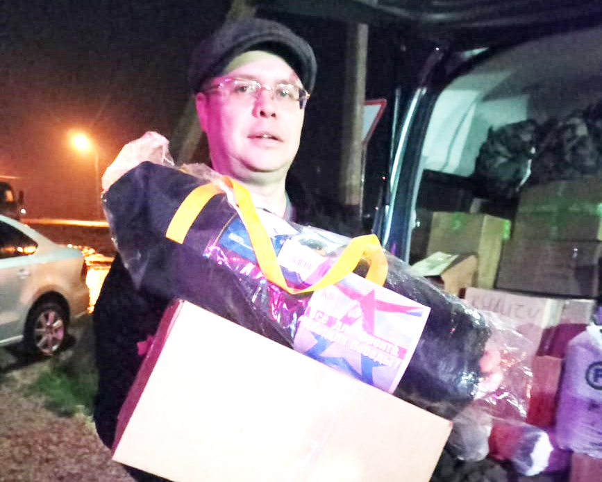    Руслан Асьянов – организатор группы «Всё для фронта, всё для Победы». Фото добровольцев.