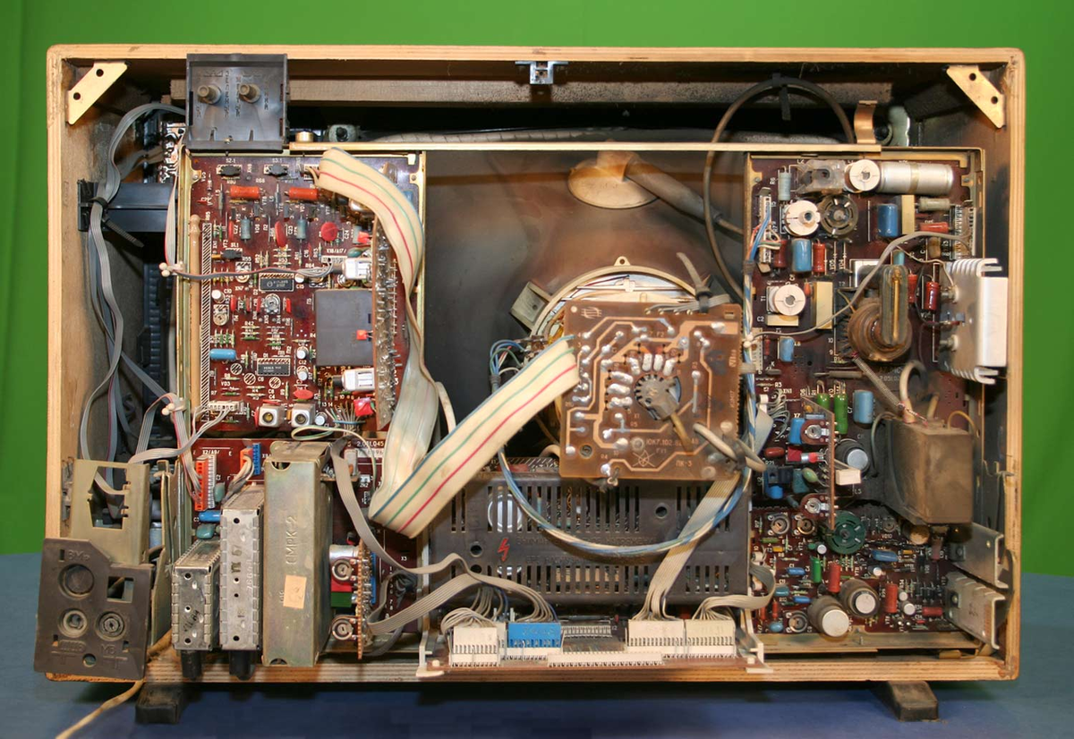 "Рекорд ВЦ-381/Д  Фото:  www.rw6ase.narod.ru