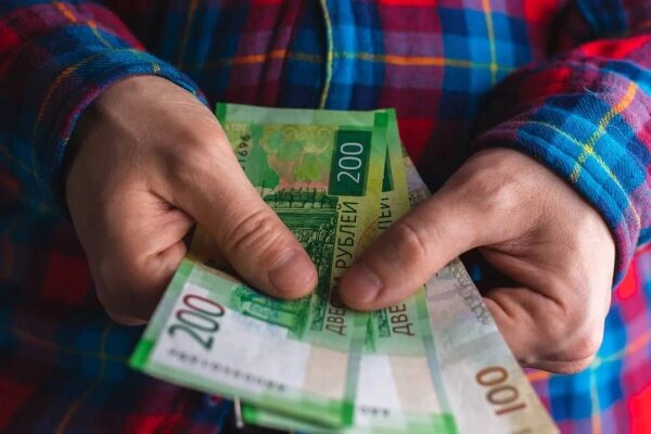 Банкноты. Обложка © Shutterstock / FOTODOM / Travis182