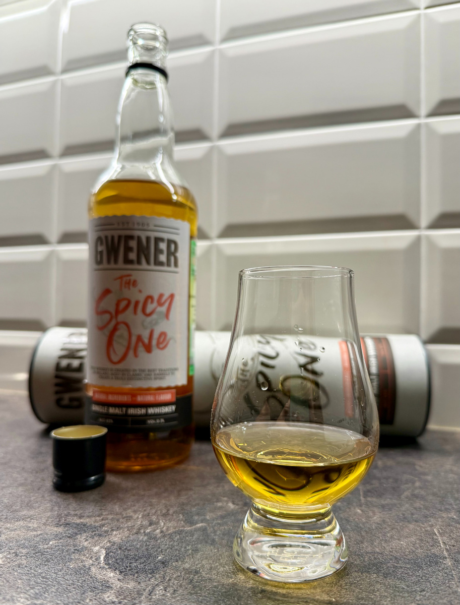 Цвет немного бледнее, чем у фруктового собрата.