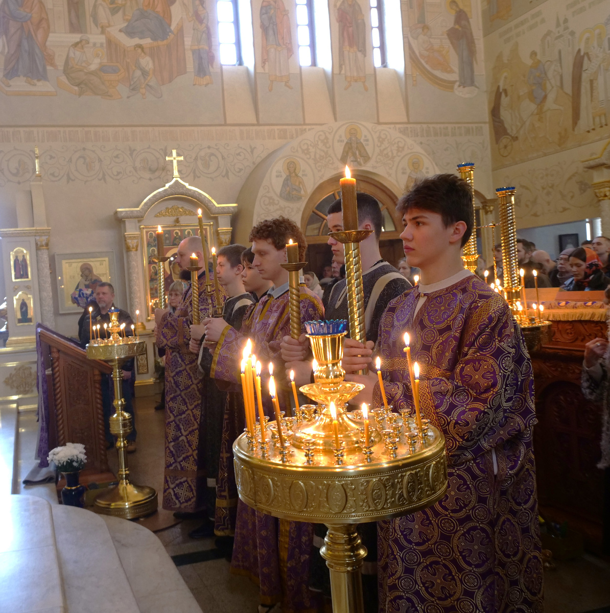 Все как на подбор. Наши алтарники