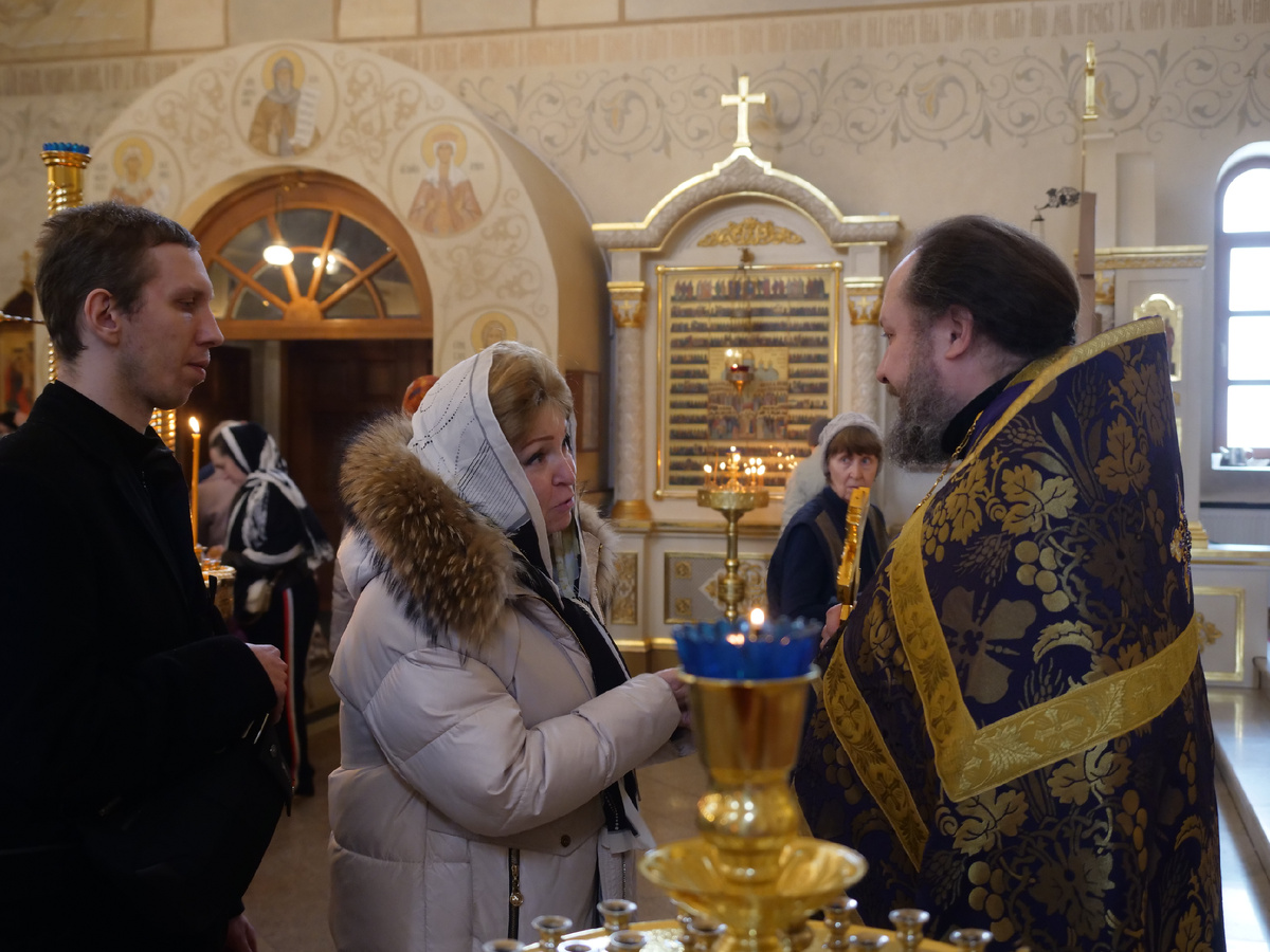 Православные люди в этот воскресный день