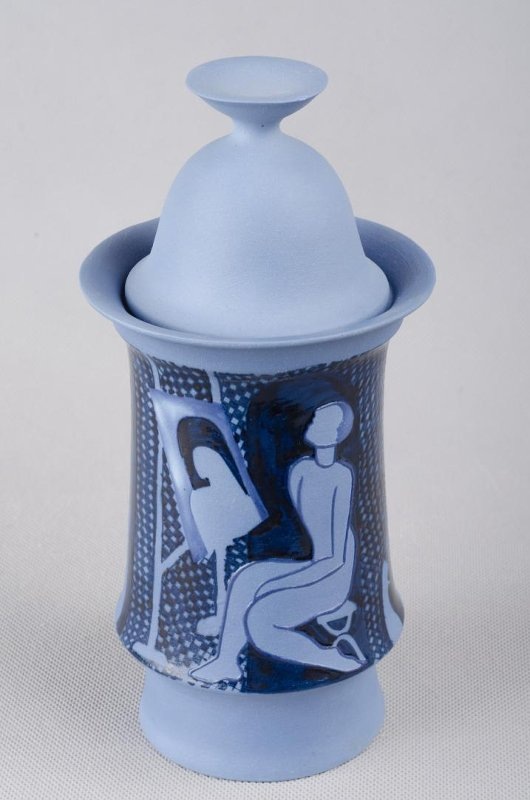 Сосуд с крышкой (ваза) 23,5 см.   из композиции "Художник и модель". 1979. Федеральное государственное бюджетное учреждение культуры "Новгородский государственный объединенный музей-заповедник" 