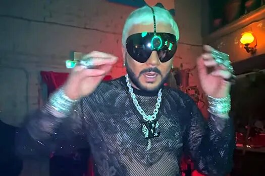 Филипп Бедросович Киркоров — советский и российский эстрадный певец, актёр театра, кино, телевидения, мюзиклов, озвучивания и дубляжа, композитор, музыкальный продюсер и телеведущий. Фото дуступное в интернете. 