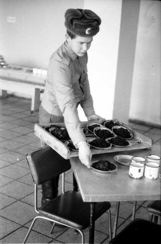 Кружки покацанные, но тут мягкие стулья!