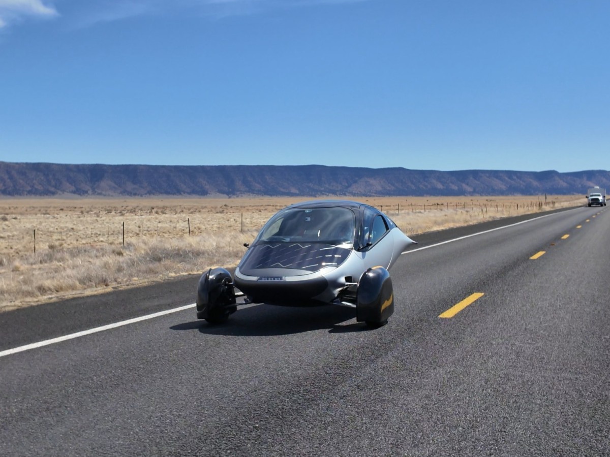    Солнечный электрокар Aptera доказал свою эффективность на дороге