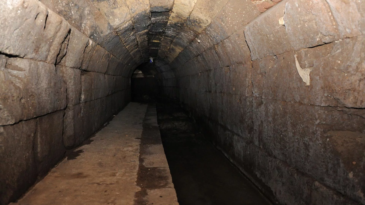 Тоннели этого грандиозного сооружения. 