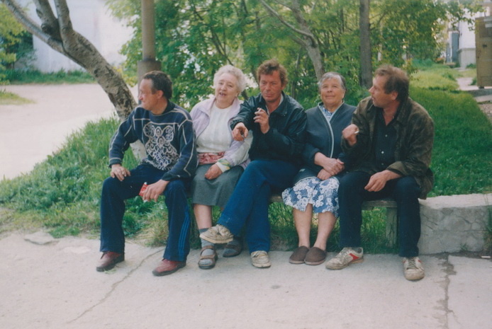 Соседка в цветастом халате