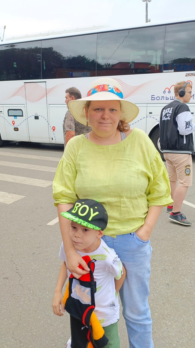 Фото перед посадкой в автобус