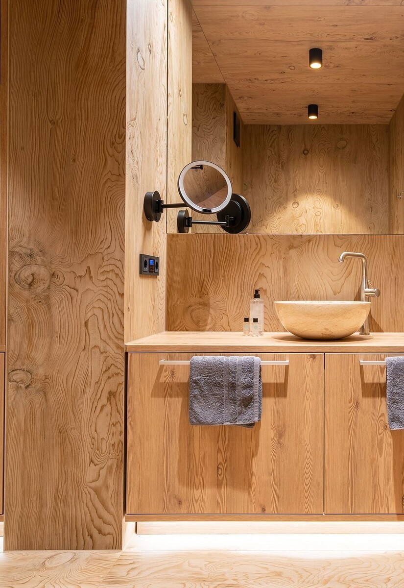 Оформляем ванную комнату «под дерево». В проекте использована полноформатная керамика La Boheme от Neolith