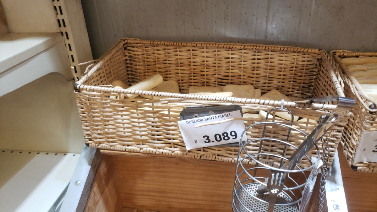 Цена на хлеб(за килограмм). Чтоб получить примерную цену в рублях - разделите на 10.