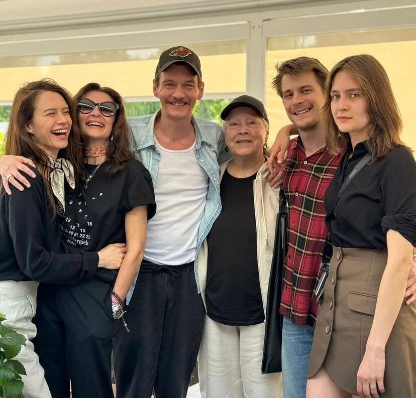 Иван Янковский с семьей