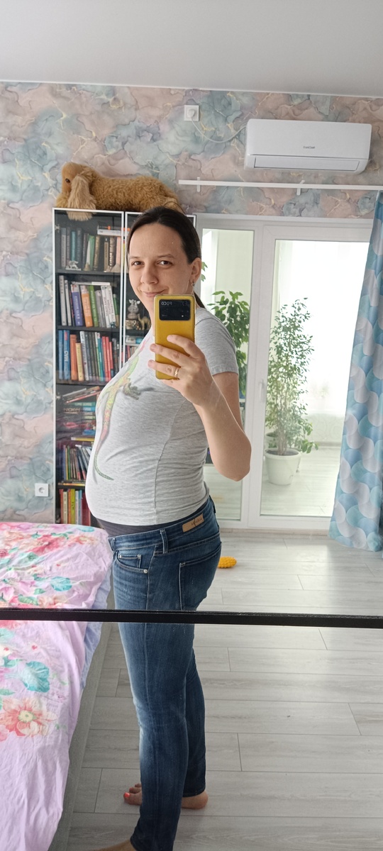 Примерно год назад, за 2,5 месяца до родов.