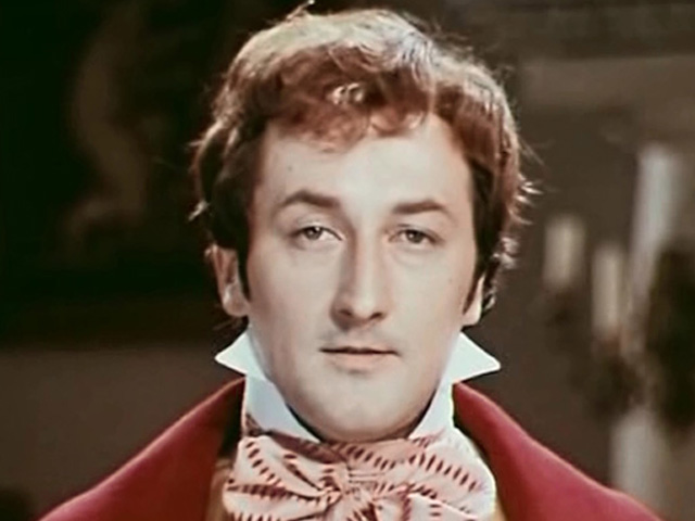 Кадр из ф/спектакля «Горе от ума». Молчалин — актер Борис Клюев